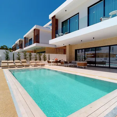 Sanders Bayfront Luxury Villas Πρωταράς