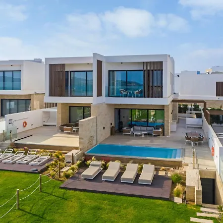 Sanders Bayfront Luxury Villas Βίλα Πρωταράς